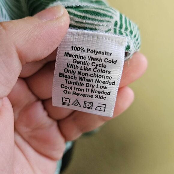 Lark & Ro Sleeveless Blouse - Picture 4 of 6